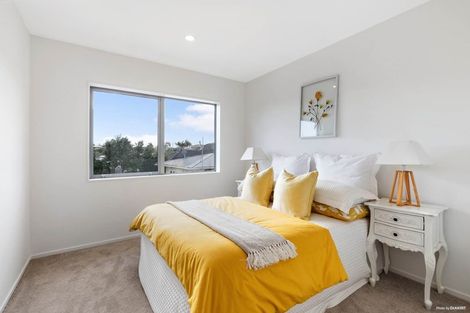 Photo of property in 8a Karamu Street, Te Atatu Peninsula, Auckland, 0610