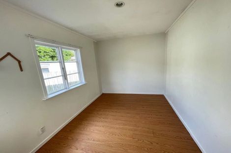 Photo of property in 16 Savoy Road, Glen Eden, Auckland, 0602