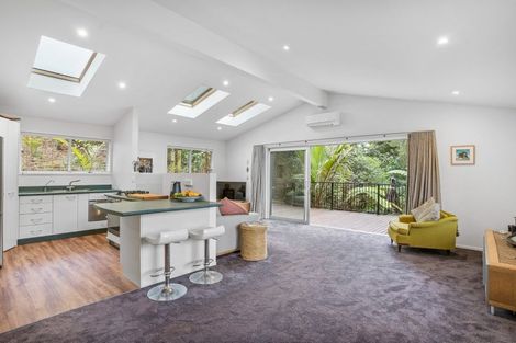 Photo of property in 58 Laingholm Drive, Laingholm, Auckland, 0604