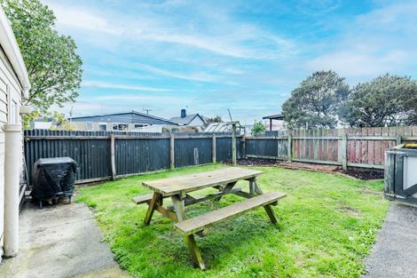 Photo of property in 32 Bathgate Street, South Dunedin, Dunedin, 9012
