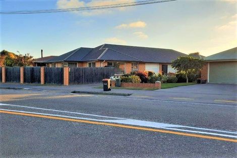 Photo of property in 52 Middlepark Road, Sockburn, Christchurch, 8042
