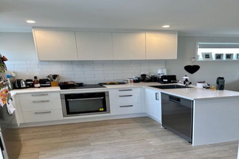 Photo of property in 74c Stanley Road, Glenfield, Auckland, 0629