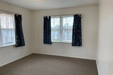 Photo of property in 194 Chivalry Road, Glenfield, Auckland, 0629