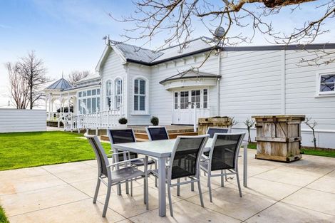 Photo of property in 76 Turuturu Road, Hawera, 4674