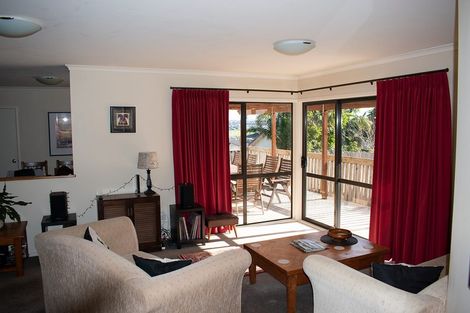 Photo of property in 18 Seamount Drive, Red Beach, 0932