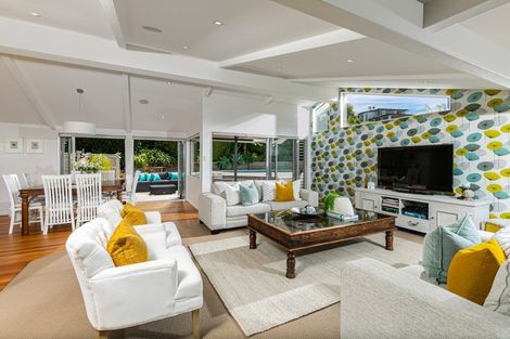Photo of property in 25 Parr Terrace, Castor Bay, Auckland, 0620