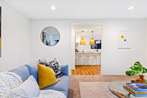 Photo of property in 11 Ranui Station Road, Ranui, Auckland, 0612