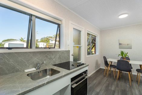 Photo of property in 3 Kawakawa Road, Whitianga, 3510