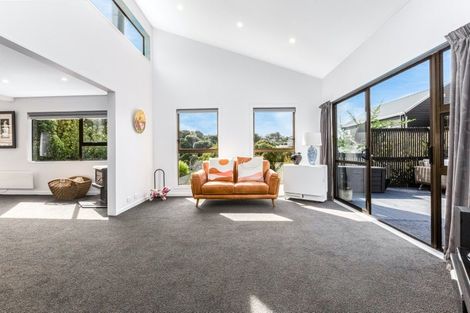 Photo of property in 3 Oak Avenue, Paremata, Porirua, 5024