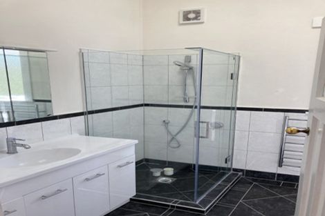 Photo of property in 1/46 Old Lake Road, Narrow Neck, Auckland, 0624