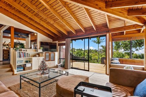 Photo of property in 3 Park Rise, Campbells Bay, Auckland, 0630