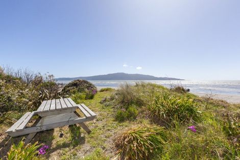 Photo of property in 10 Nuhaka Place, Paraparaumu Beach, Paraparaumu, 5032