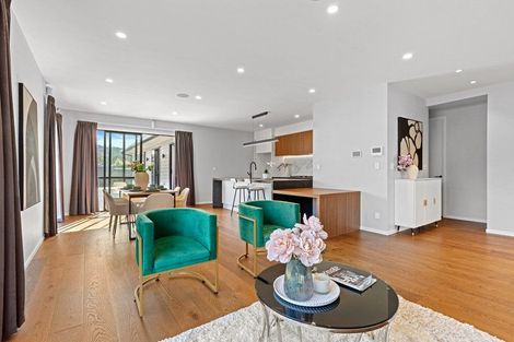 Photo of property in 18 Madden Avenue, Kumeu, 0810