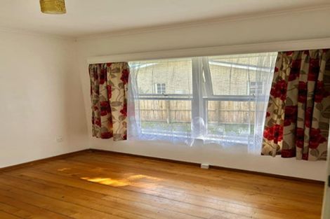 Photo of property in 32 Raleigh Road, Northcote, Auckland, 0627