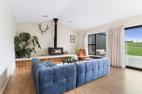Photo of property in 8 Nga Tui Lane, Acacia Bay, Taupo, 3385