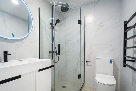 Photo of property in 53d Edmonton Road, Henderson, Auckland, 0612