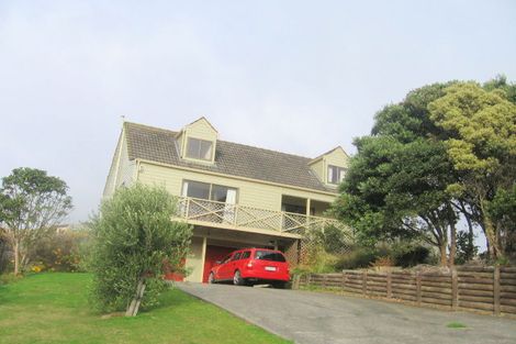 Photo of property in 2 Latitude Close, Whitby, Porirua, 5024
