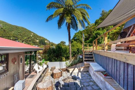Photo of property in 16 Arthur Crescent, Waikawa, Picton, 7220