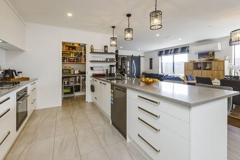 Photo of property in 2 Waituarua Drive, Takanini, 2112