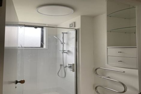 Photo of property in 25a/5 Beach Road, Te Atatu Peninsula, Auckland, 0610