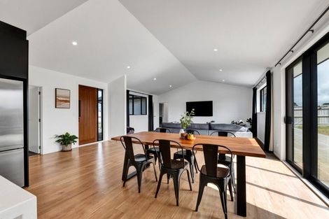 Photo of property in 11 Midsummer Avenue, Stratford, 4332