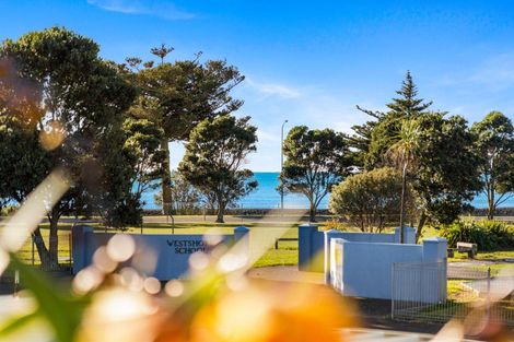 Photo of property in 35 Charles Street, Westshore, Napier, 4110