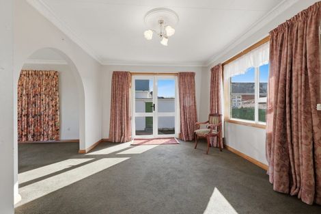 Photo of property in 132 Macandrew Road, South Dunedin, Dunedin, 9012