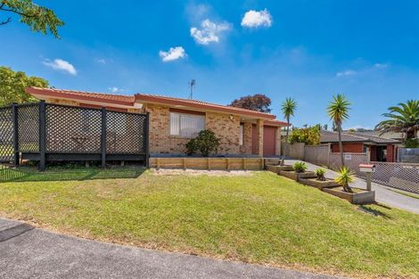 Photo of property in 28 Ginders Drive, Massey, Auckland, 0614
