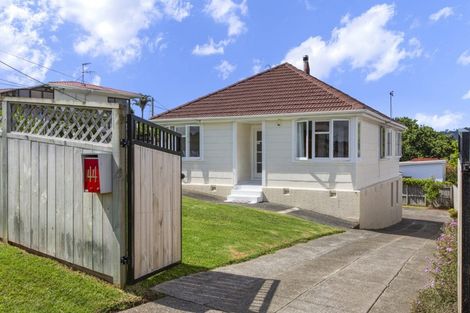 Photo of property in 44 Savoy Road, Glen Eden, Auckland, 0602