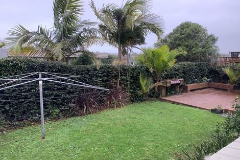 Photo of property in 1/11 Ballater Place, Highland Park, Auckland, 2010