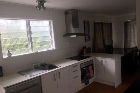 Photo of property in 5 Murray Road, Te Atatu Peninsula, Auckland, 0610