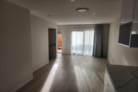 Photo of property in 105 Trias Road, Totara Vale, Auckland, 0629