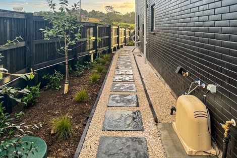 Photo of property in 37 Horokaka Street, Massey, 0614