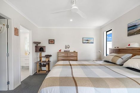 Photo of property in 4 Te Taniwha Road, One Tree Point, 0118