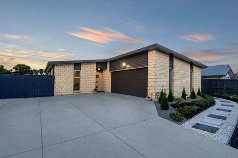 Photo of property in 15 Little Oaks Drive, Yaldhurst, Christchurch, 8042