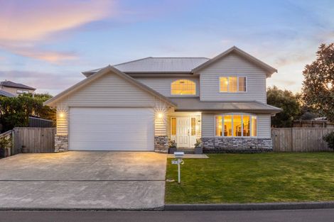 Photo of property in 7 Tararua Close, Aotea, Porirua, 5024