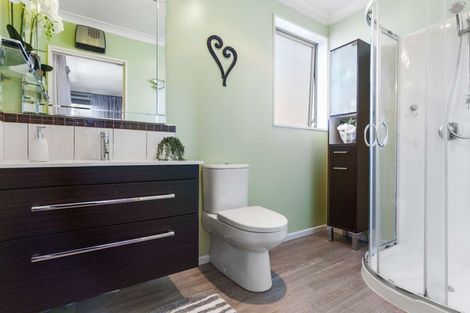 Photo of property in 8 Glen Place, Parklands, Christchurch, 8083