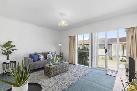 Photo of property in 2/14 Jillett Street, Titahi Bay, Porirua, 5022