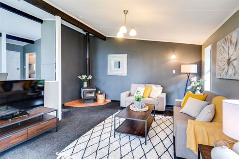 Photo of property in 22 Shanly Street, Waipawa, 4210