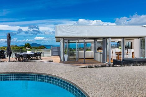 Photo of property in 25 Parr Terrace, Castor Bay, Auckland, 0620