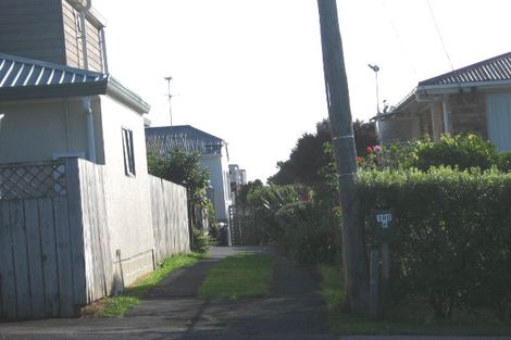 Photo of property in 2/180 Chivalry Road, Glenfield, Auckland, 0629