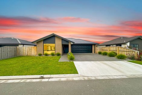 Photo of property in 16 Mehrtens Crescent, Woodend, 7610