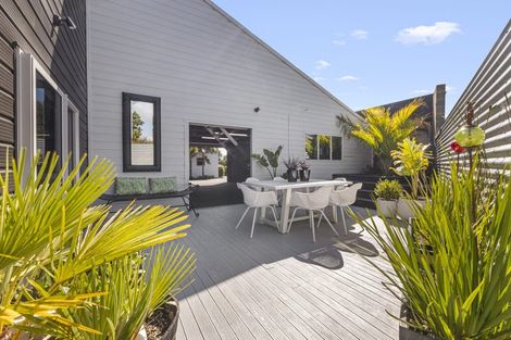 Photo of property in 298 Huatoki Street, Upper Vogeltown, New Plymouth, 4310
