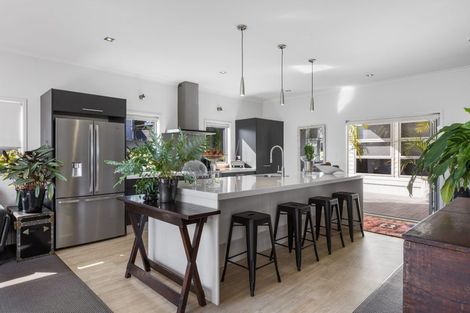 Photo of property in 298 Huatoki Street, Upper Vogeltown, New Plymouth, 4310