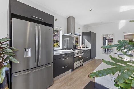 Photo of property in 298 Huatoki Street, Upper Vogeltown, New Plymouth, 4310