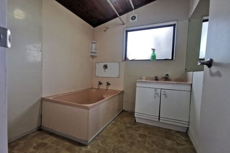 Photo of property in 108c Colwill Road, Massey, Auckland, 0614