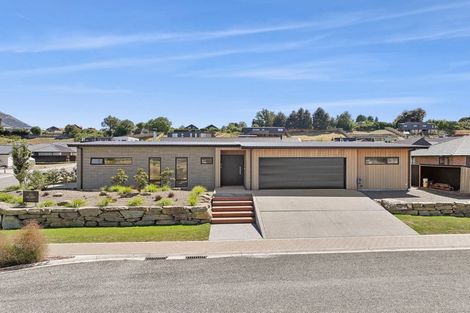 Photo of property in 2 Tomtit Crescent, Lake Hawea, Wanaka, 9382