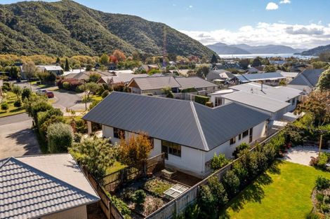 Photo of property in 5 Whitby Close, Waikawa, Picton, 7220