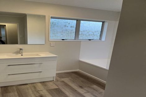 Photo of property in 33 Woolwich Close, Whitby, Porirua, 5024