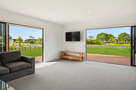 Photo of property in 101 Kelly Jade Avenue, Matarangi, Whitianga, 3592